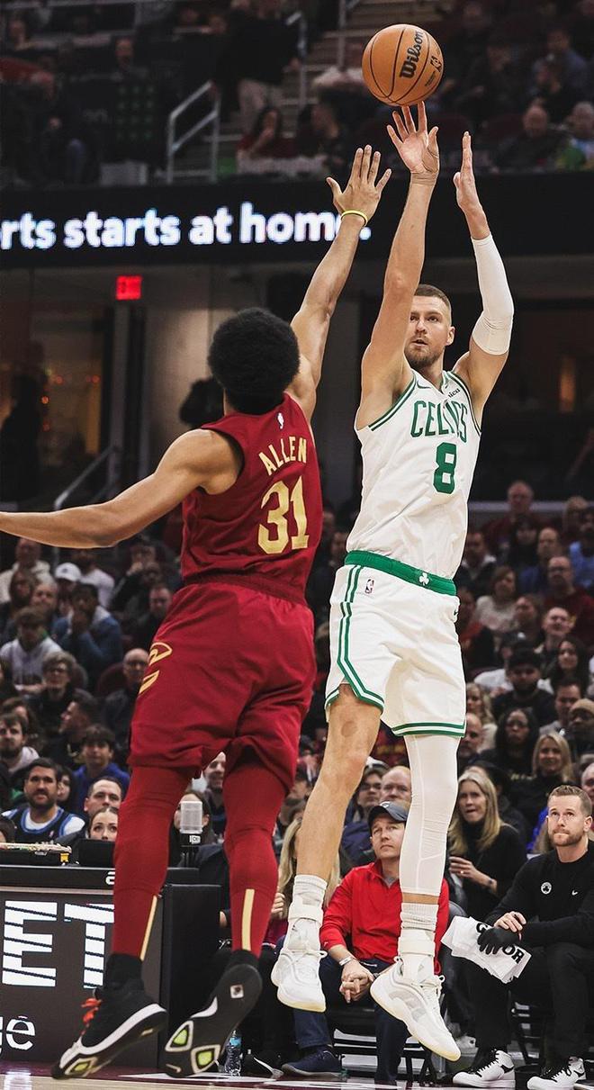 爵士逆转篮网,米切尔32分绝地反击带队夺胜 爵士逆转篮网,米切尔32分绝地反击带队夺胜