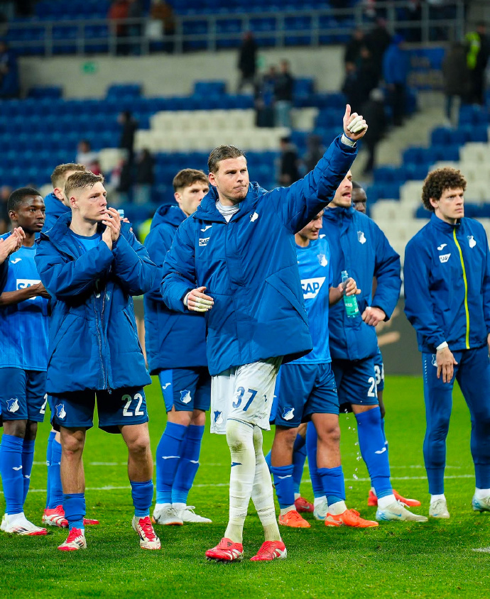 爱体育官方网站-霍芬海姆门将手抛球救险,成为比赛关键人物