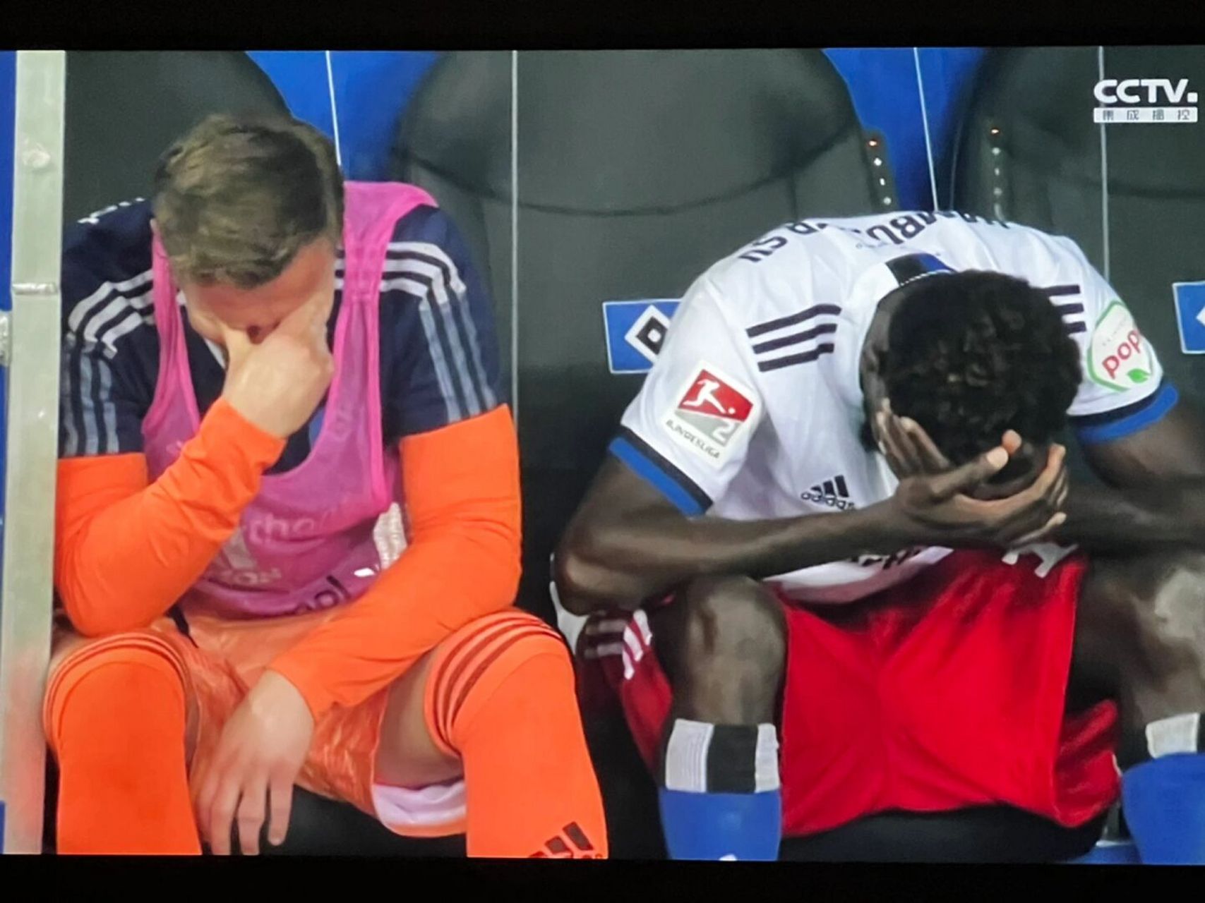 爱体育官方网站-汉堡主场失利,降低保级前景