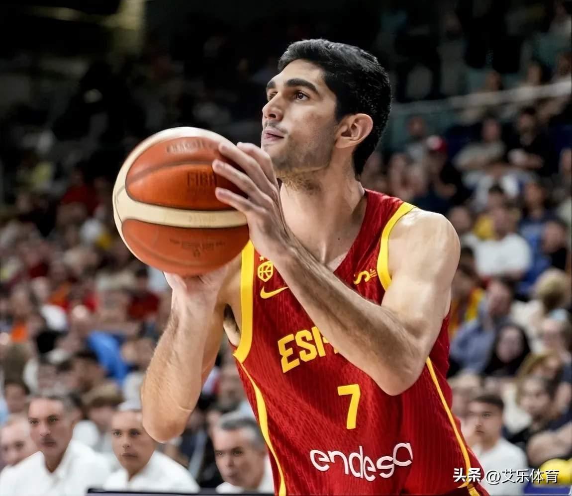 一场火爆的球赛中球员力克对手夺得胜利 一场火爆的球赛中球员力克对手夺得胜利