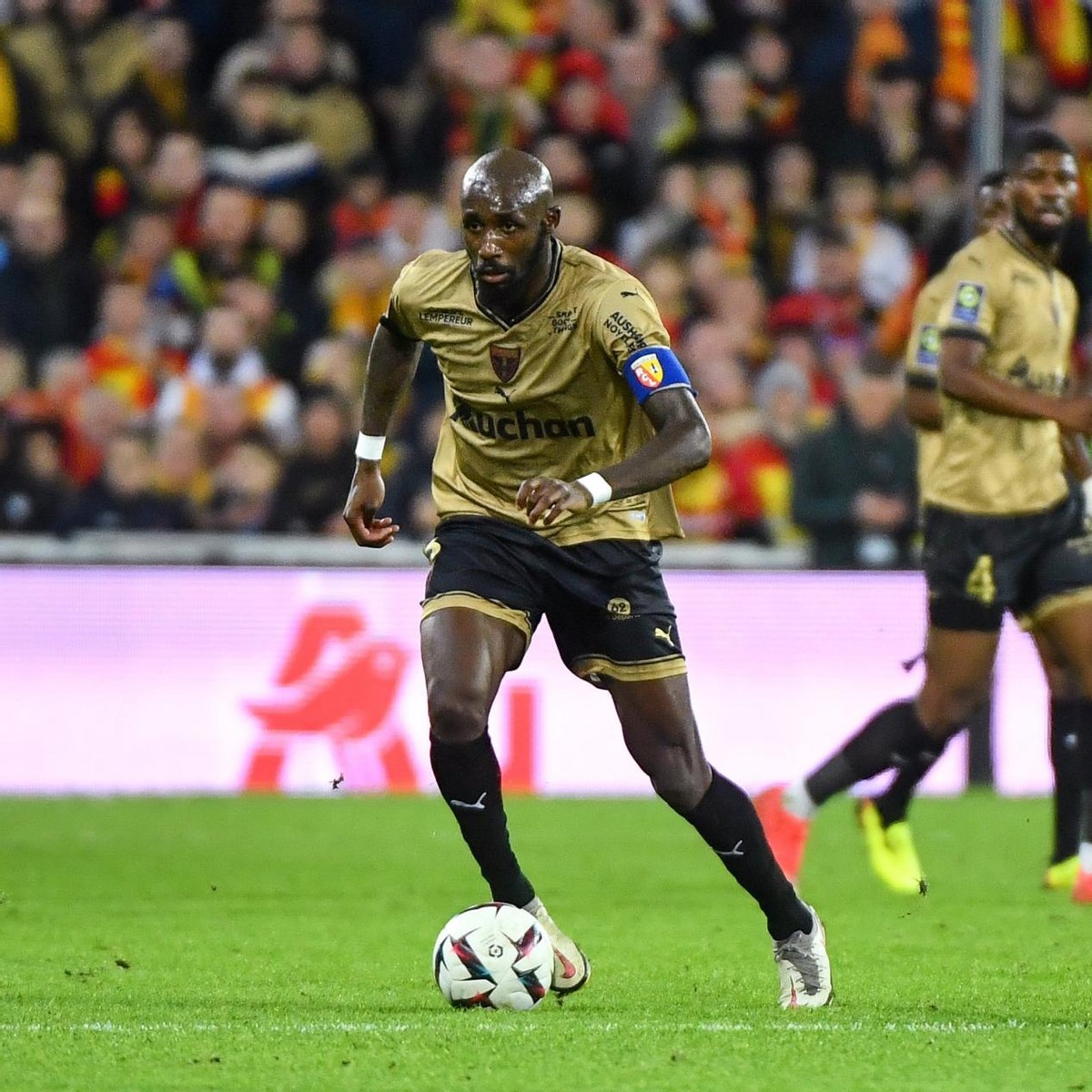 朗斯球员积极表现,场场必胜势不可挡 朗斯球员积极表现,场场必胜势不可挡