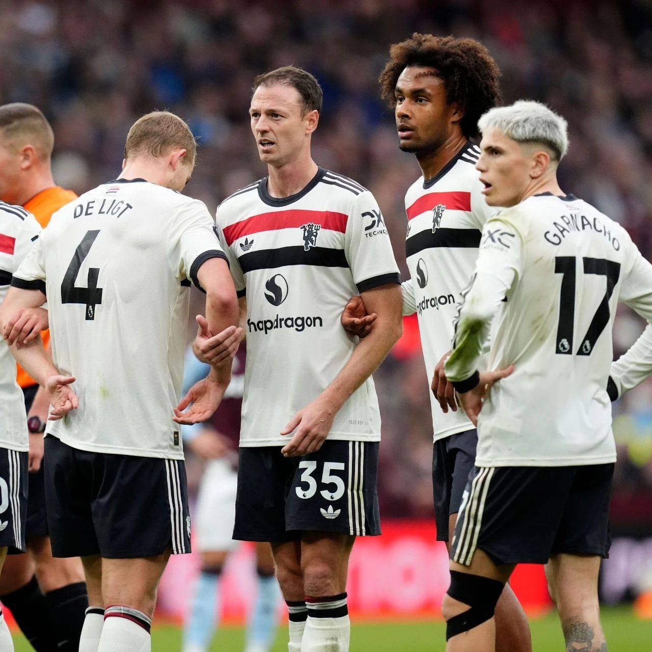 爱体育官网-开拓者主帅宣布离职,球队陷入混乱