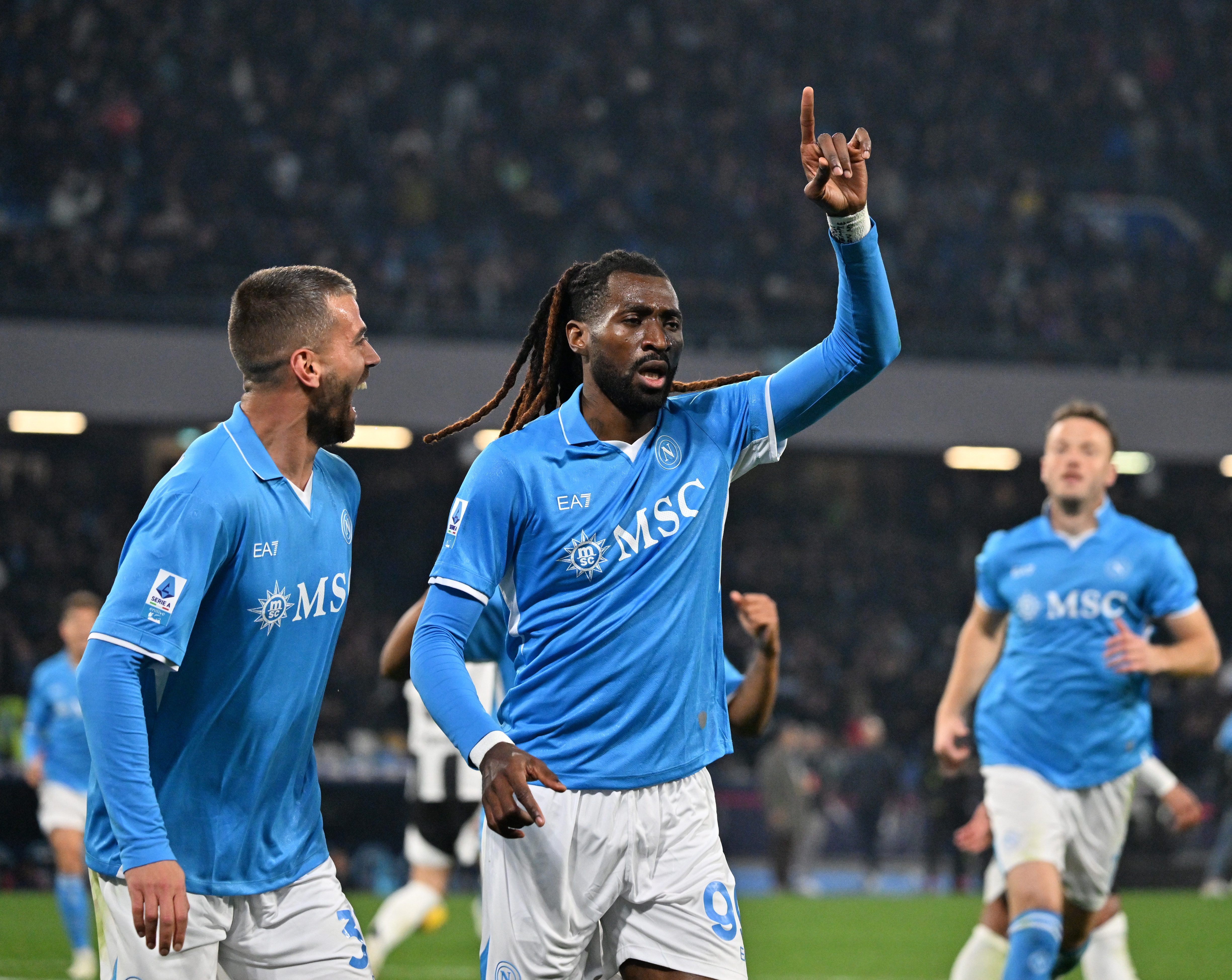 爱体育官方网站-那不勒斯主场大胜,继续向意甲争冠头名冲刺