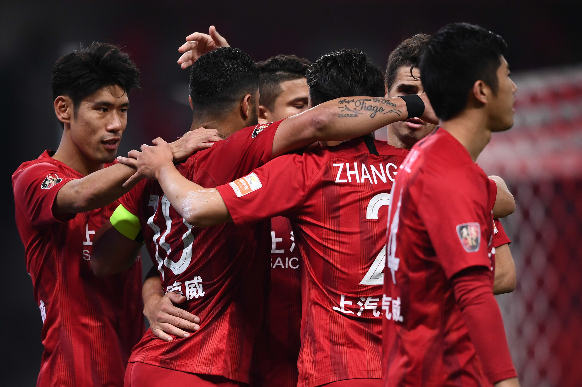 爱体育官方网站-上港主场大胜卓尔,榜首位置牢不可破