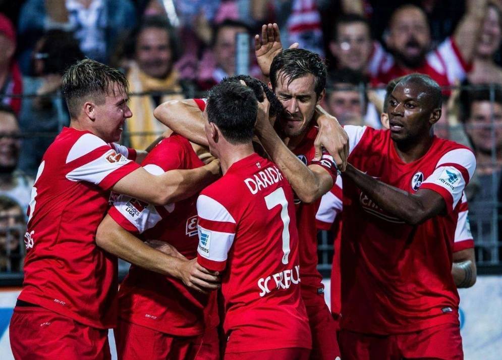 弗莱堡客场不敌沙尔克04,遭遇失利! 弗莱堡客场不敌沙尔克04,遭遇失利!