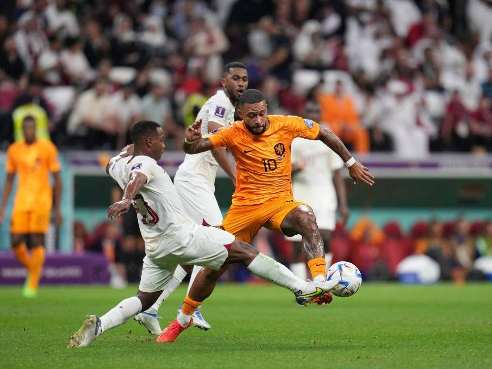 匈牙利队中场协作紧密,取得晋级机会 匈牙利队中场协作紧密,取得晋级机会