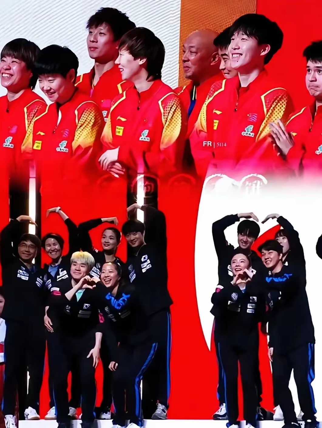 球队在比赛中展现团队合作精神，共同取得胜利