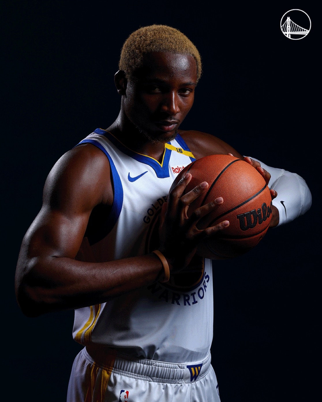 爱体育官网-球员突破职业生涯新纪录,获得荣誉奖项