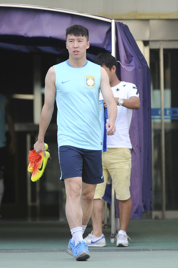 爱体育官网-江苏苏宁球员进行战术练习，备战比赛