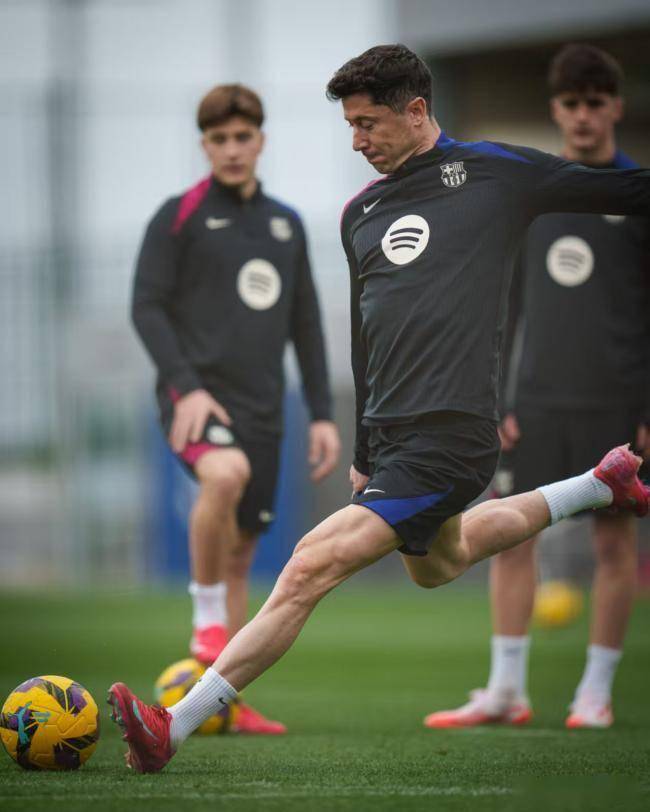 巴列卡诺客场铁桶阵型,稳固防守取胜 巴列卡诺客场铁桶阵型,稳固防守取胜