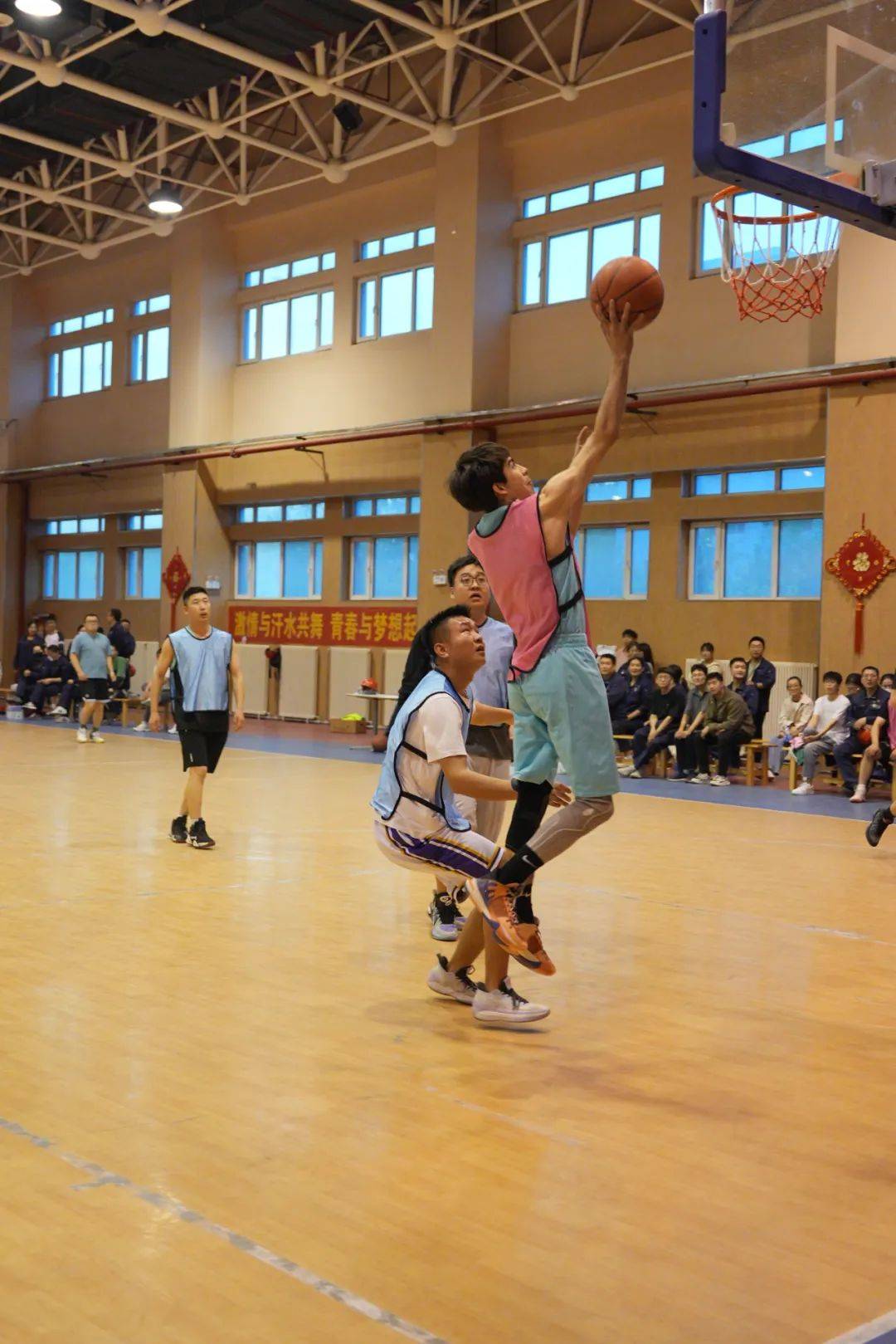 爱体育官方网站-篮球比赛精彩剧透引发球迷狂热