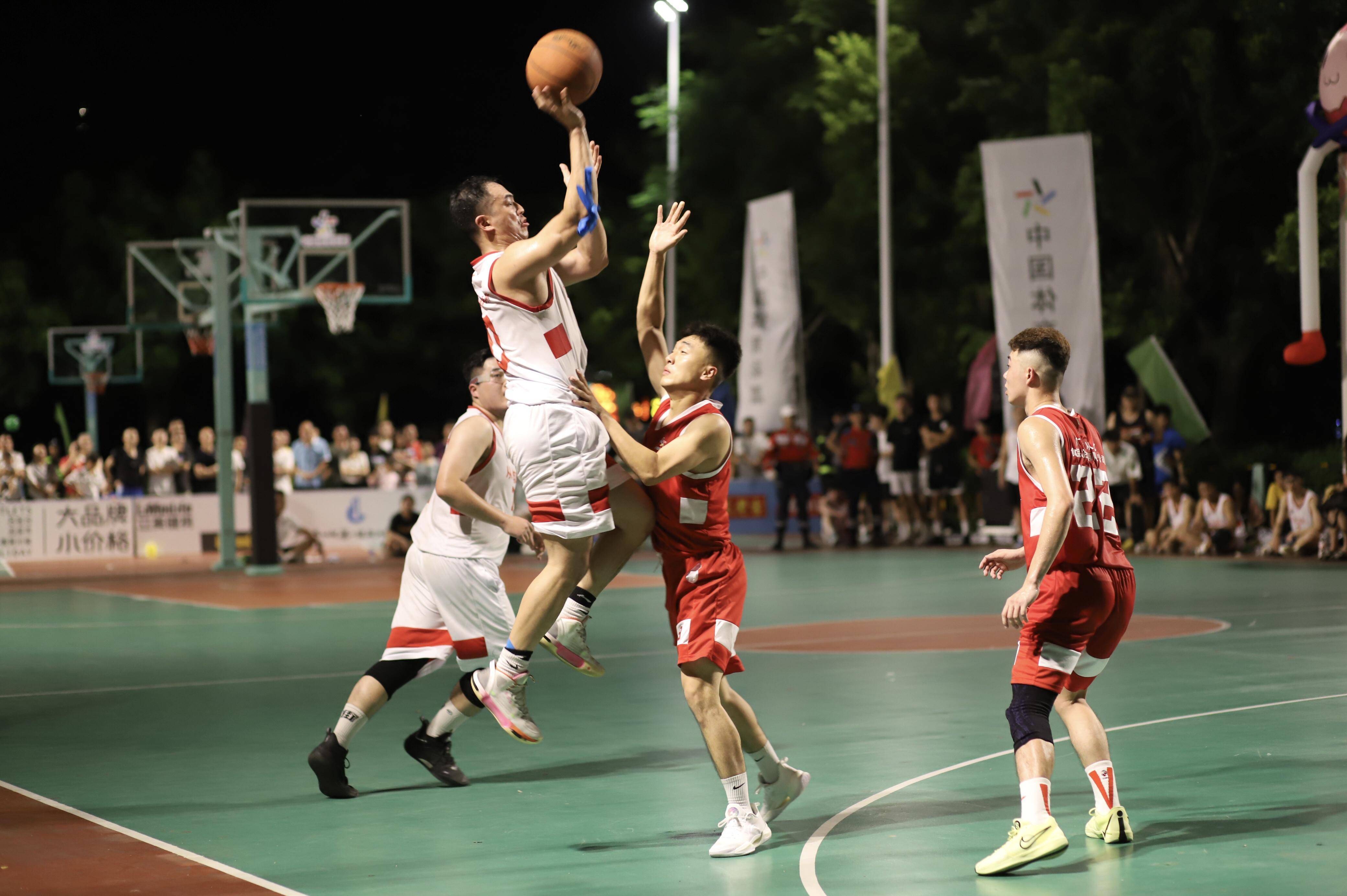 篮球比赛精彩剧透引发球迷狂热 篮球比赛精彩剧透引发球迷狂热