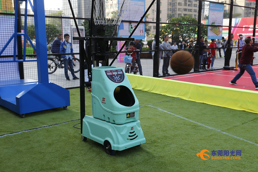 爱体育-篮球智能科技装备齐全,智能运动助手开启时尚健康新生活