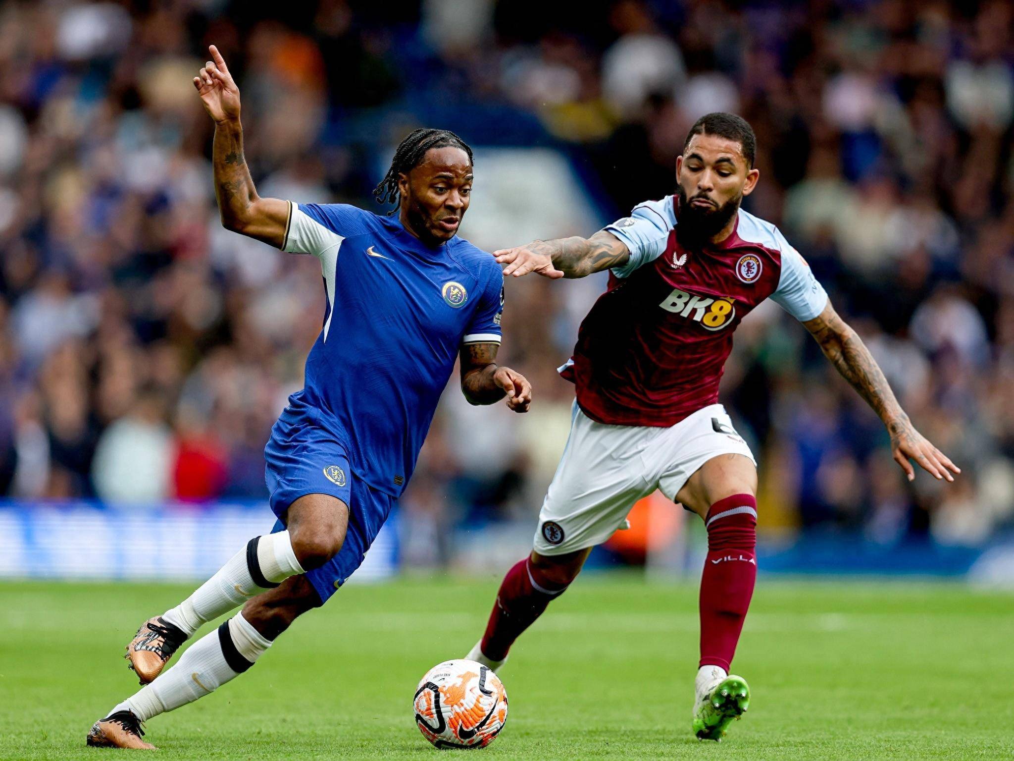 吉兰在比赛中成功化解对手射门机会