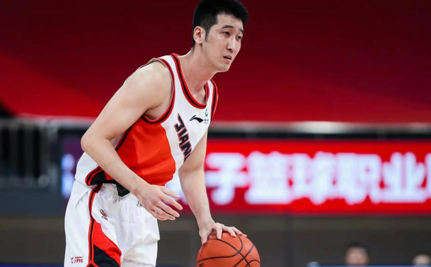 江苏男篮遭遇连败,排名一落千丈 江苏男篮遭遇连败,排名一落千丈