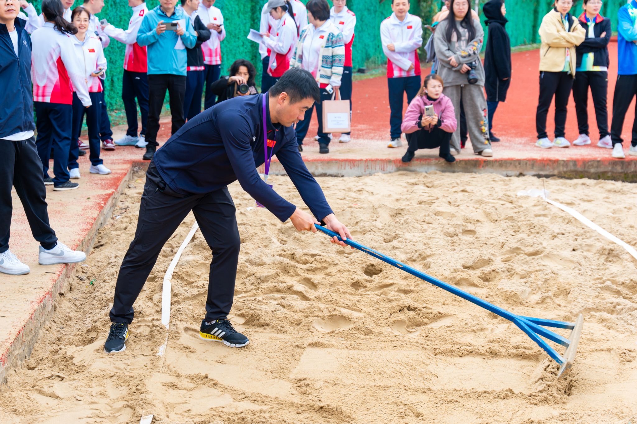 比赛紧张激烈,裁判工作备受考验 比赛紧张激烈,裁判工作备受考验