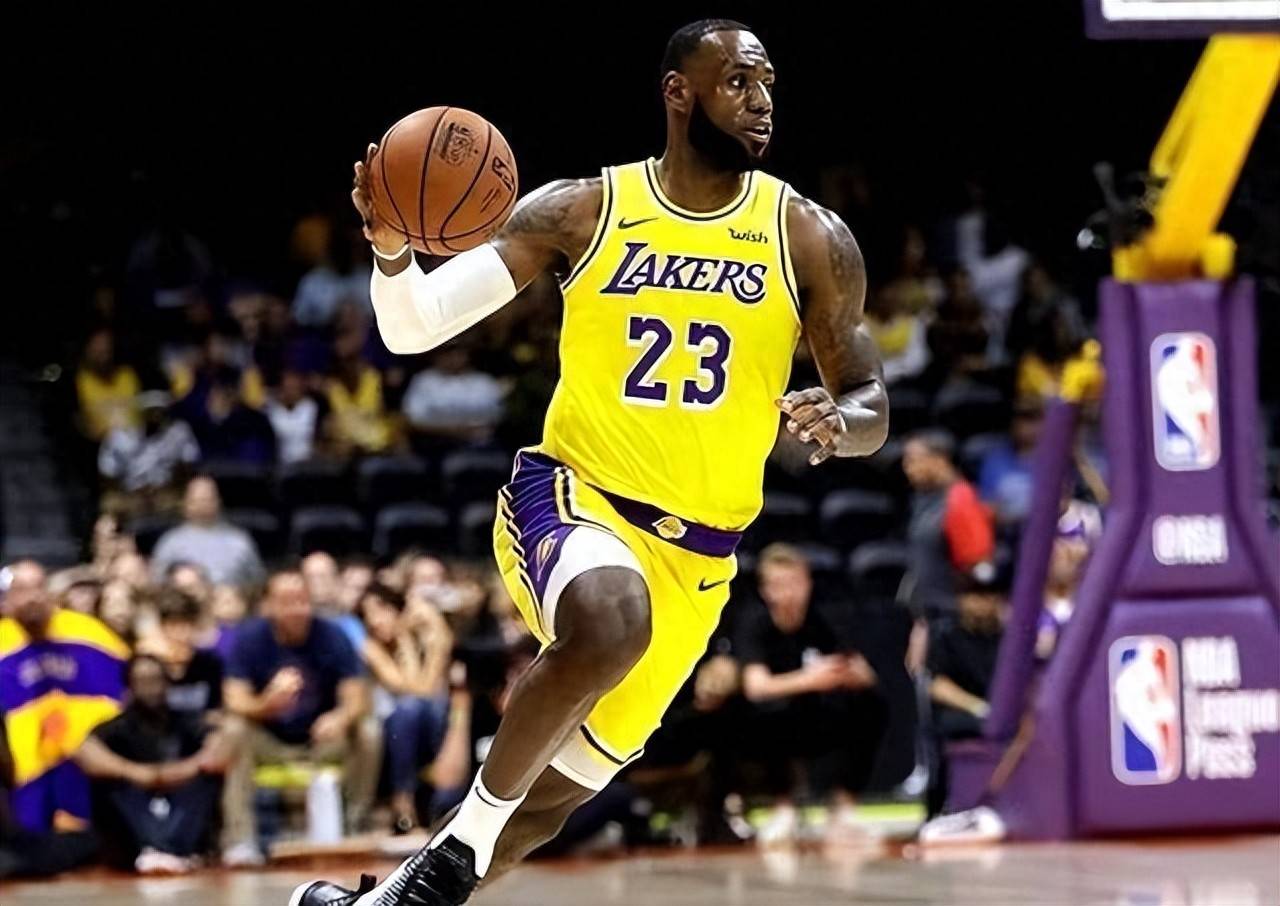 爱体育官网-詹皇砍下25+10,湖人轻取活塞结束两连败