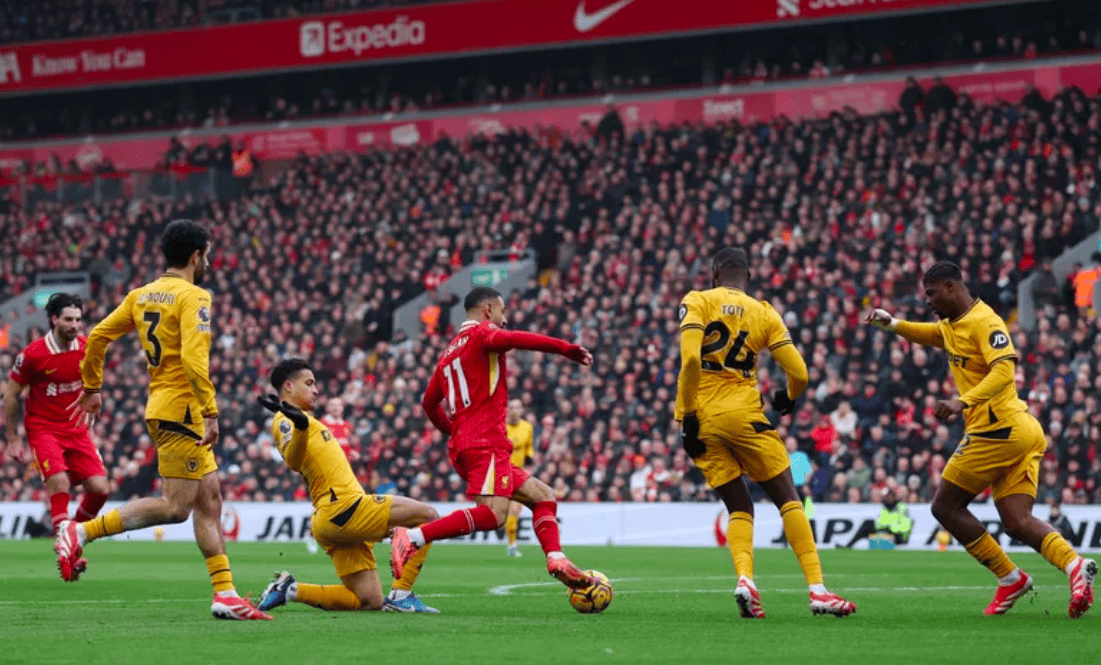 利物浦遇强敌难挡,客场苦战 利物浦遇强敌难挡,客场苦战