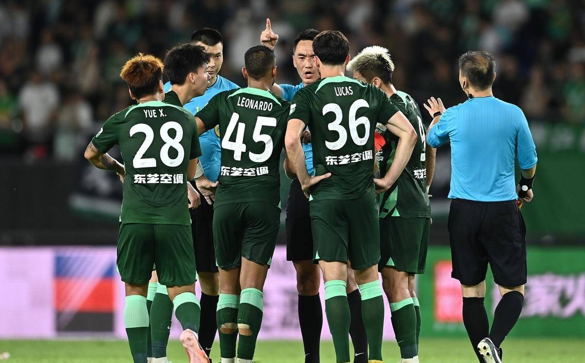 青岛杨海绝杀夺胜,暂时摆脱中超降级区 青岛杨海绝杀夺胜,暂时摆脱中超降级区