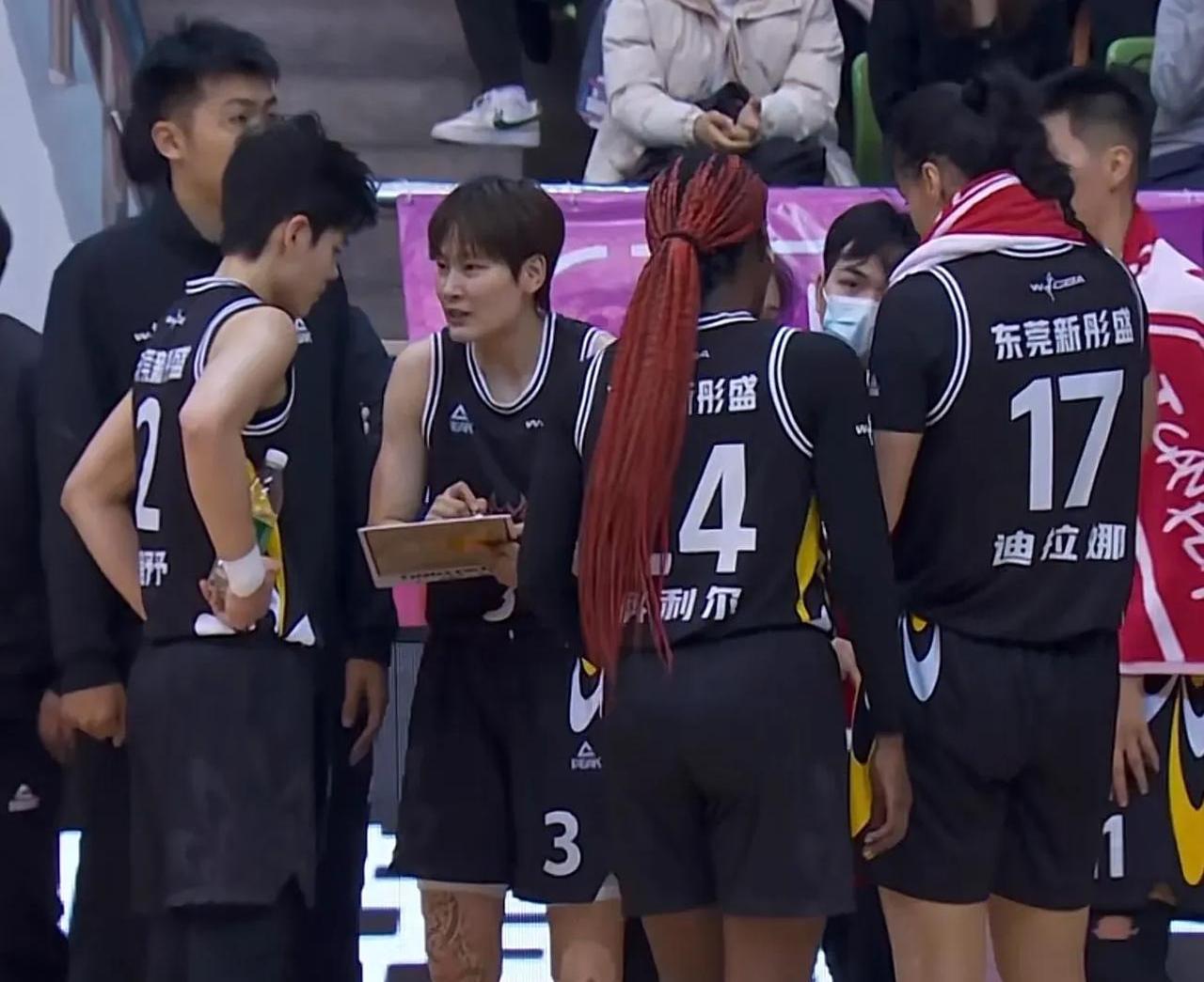 爱体育官方网站-扎扎状态火热,带领球队轻松击败对手