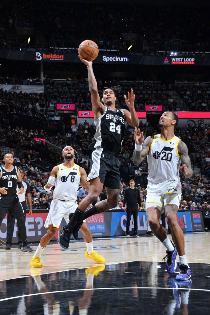 爵士客场大胜马刺,继续高歌猛进 爵士客场大胜马刺,继续高歌猛进