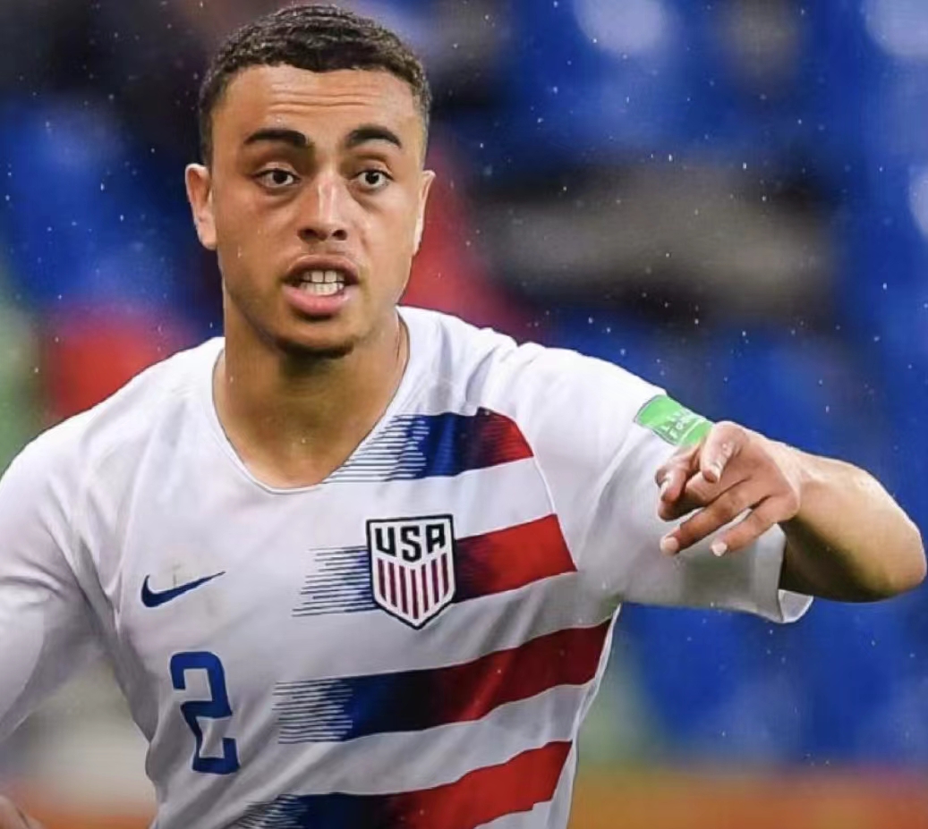 国际友谊赛中球员个人表现抢眼 国际友谊赛中球员个人表现抢眼