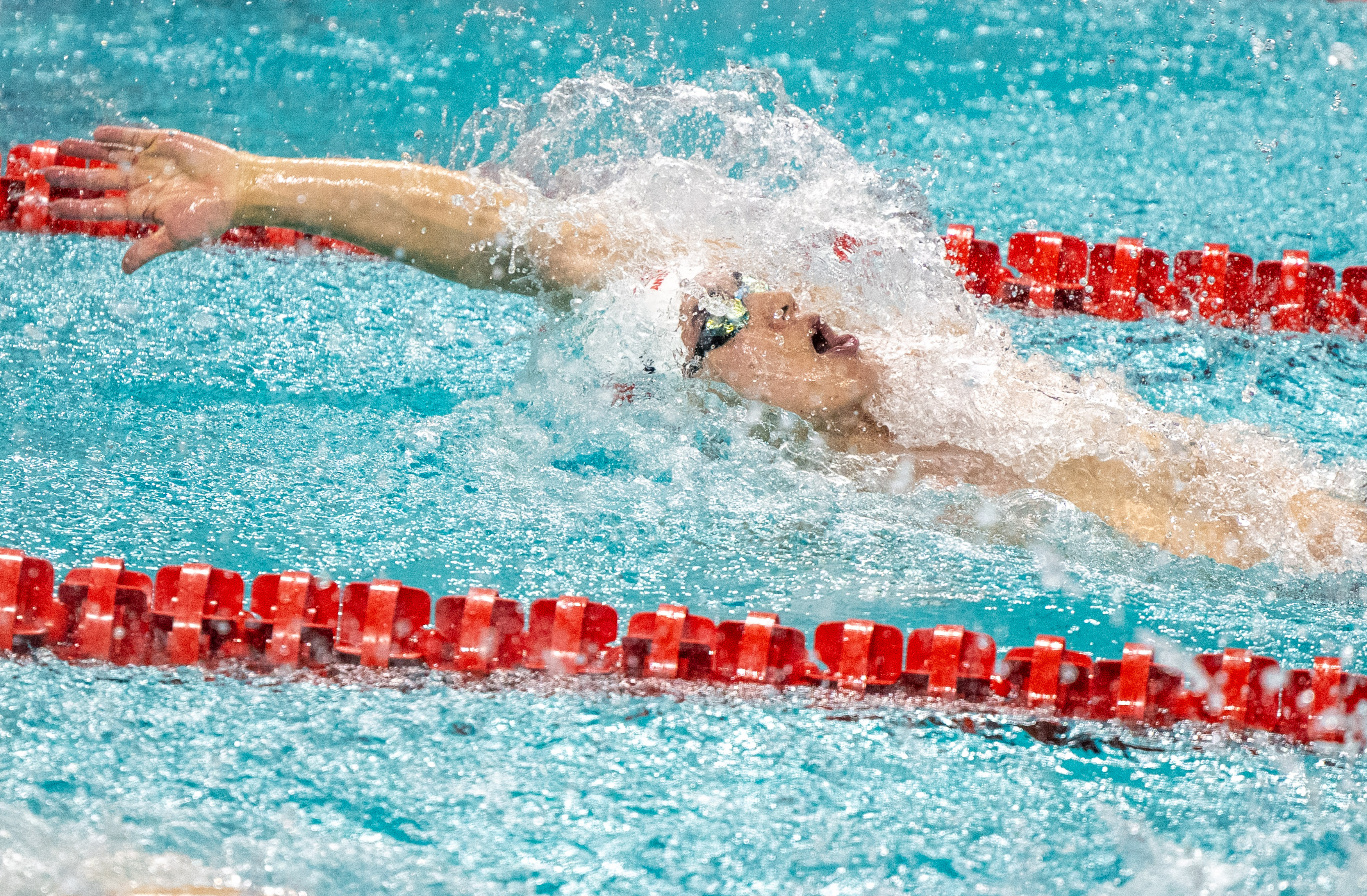 爱体育官方网站-游泳比赛中选手们表现出色实现三连冠