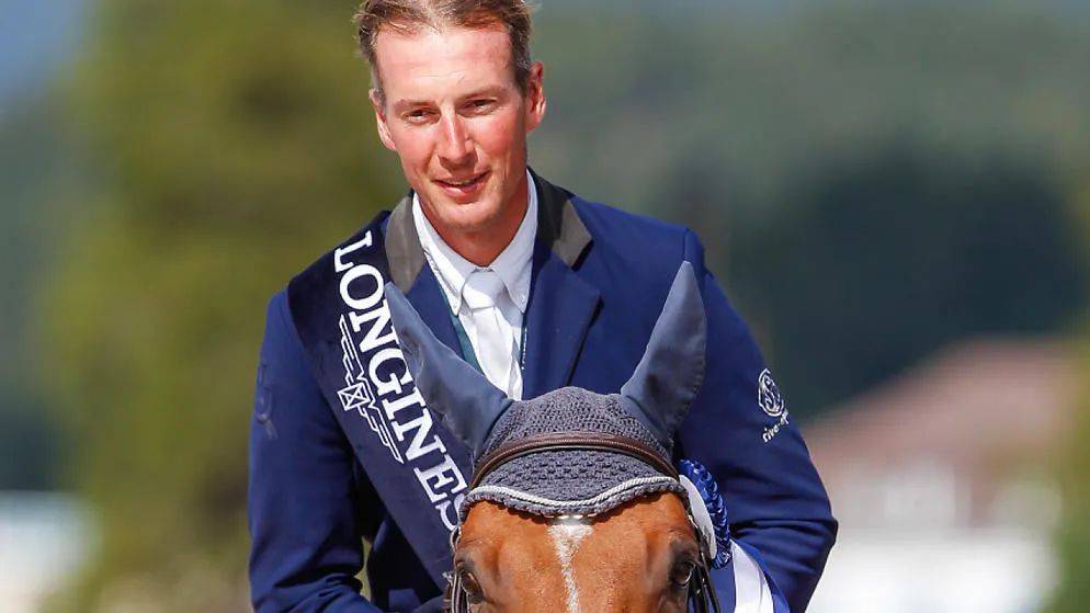 比利时选手斩获金牌,笑迎胜利 比利时选手斩获金牌,笑迎胜利