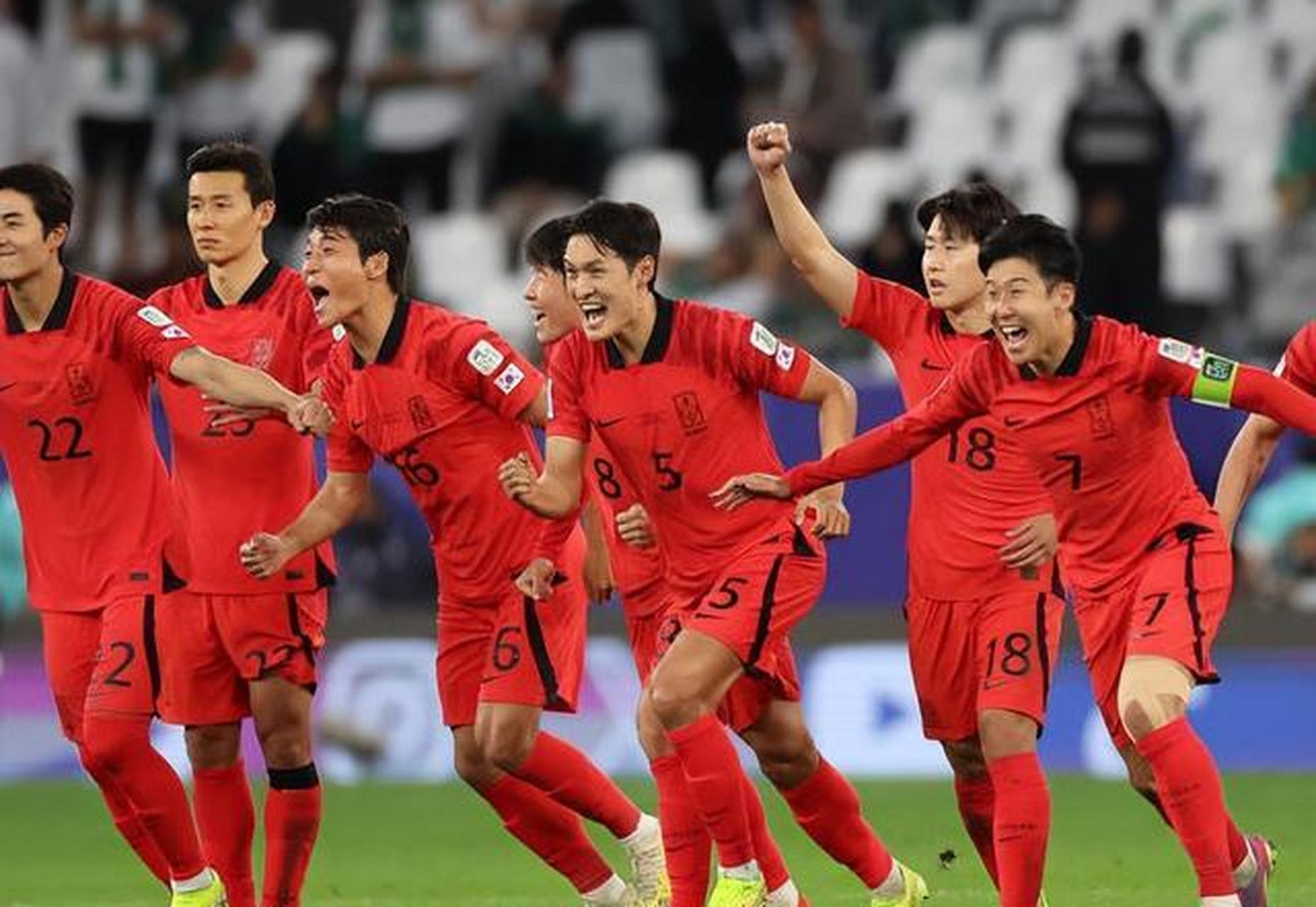 精彩对决!亚洲杯足球赛上演中国VS韩国 精彩对决!亚洲杯足球赛上演中国VS韩国