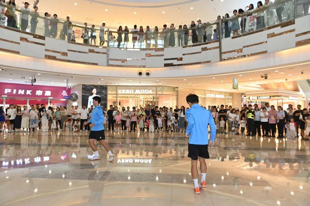 欧洲杯预选赛热门赛事,观众热力翻滚 欧洲杯预选赛热门赛事,观众热力翻滚