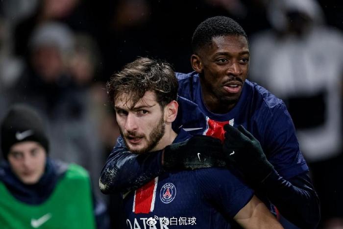 利物浦门将表现抢眼,阿利松神勇扑救多次保住球队领先优势 利物浦门将表现抢眼,阿利松神勇扑救多次保住球队领先优势