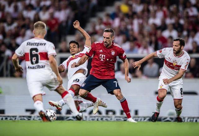 斯图加特客场战胜强敌,赢得球迷喝彩 斯图加特客场战胜强敌,赢得球迷喝彩