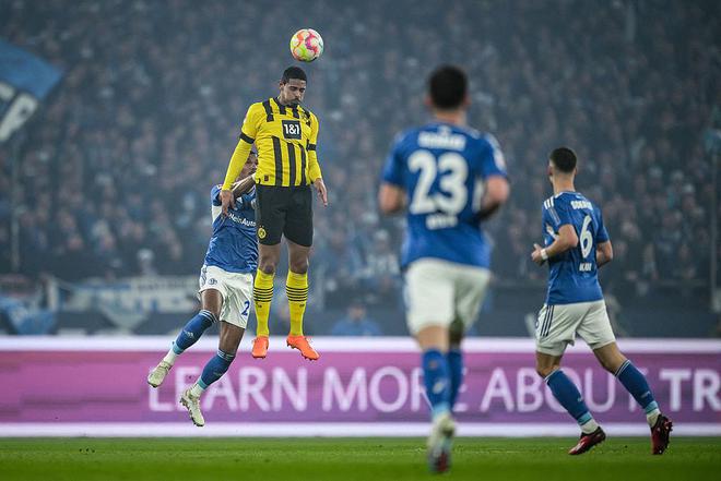 沙尔克04客场不敌对手,遗憾失利 沙尔克04客场不敌对手,遗憾失利