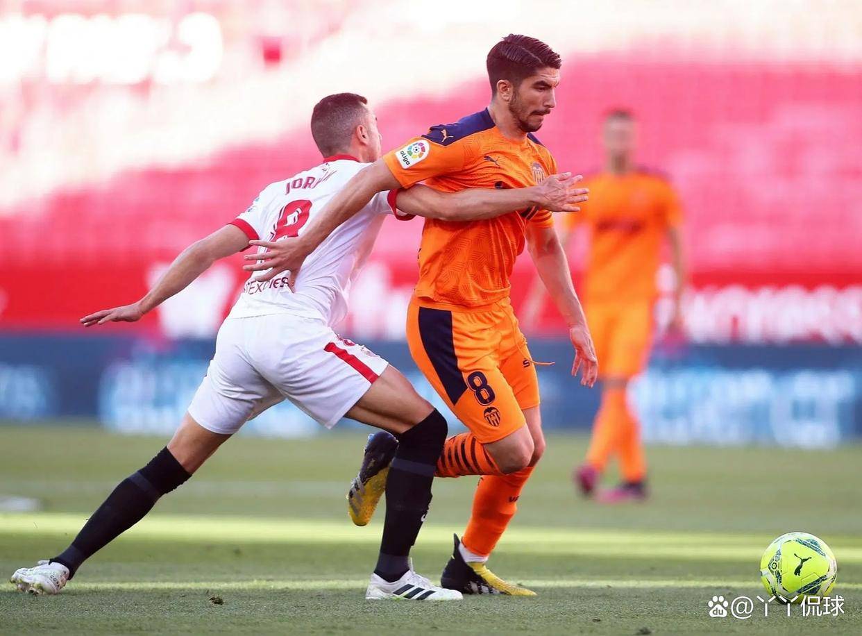 瓦伦西亚全队团结一心,排名不断攀升 瓦伦西亚全队团结一心,排名不断攀升