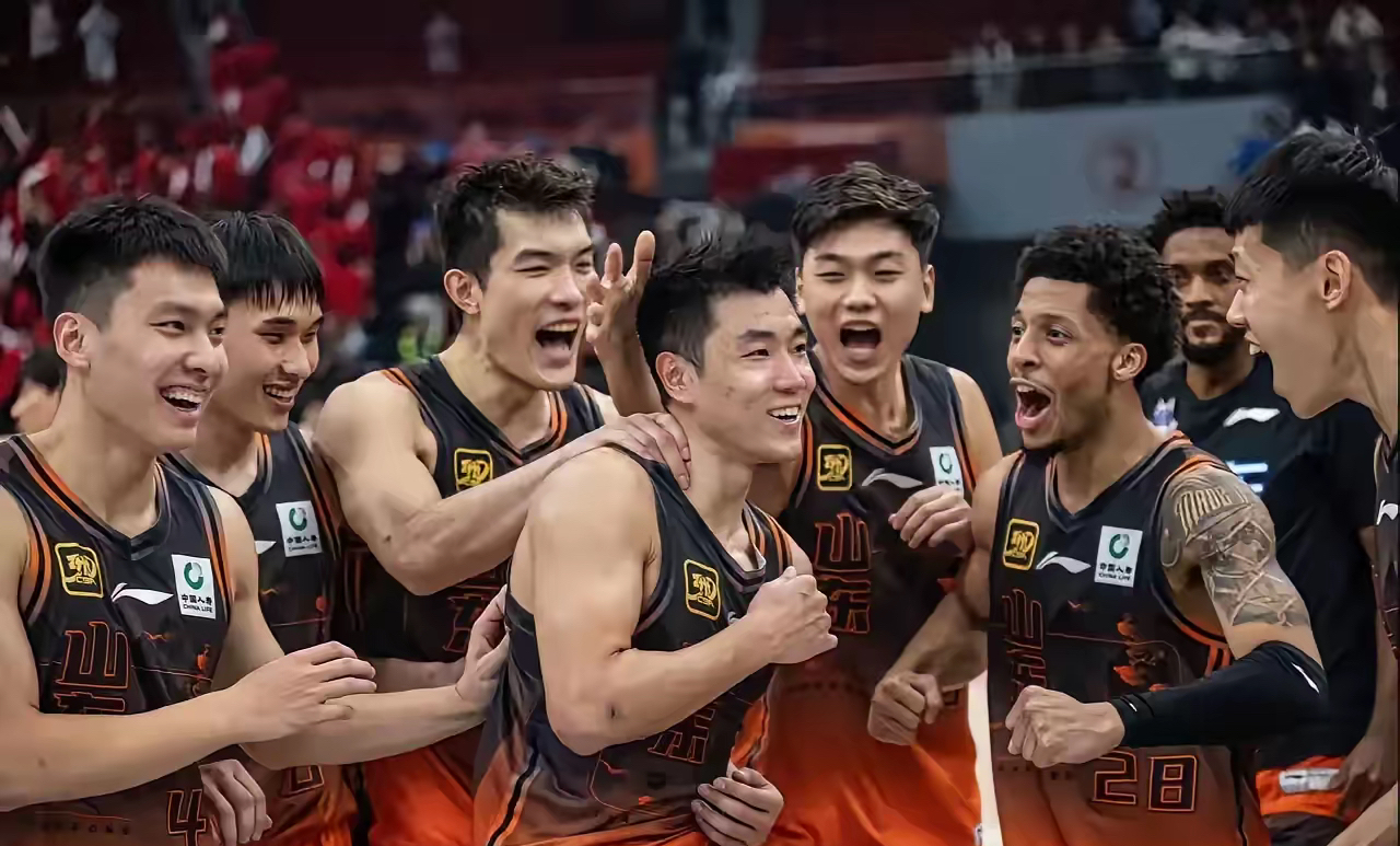 爱体育官网-深圳马可波罗豪取胜利，队员表现抢眼