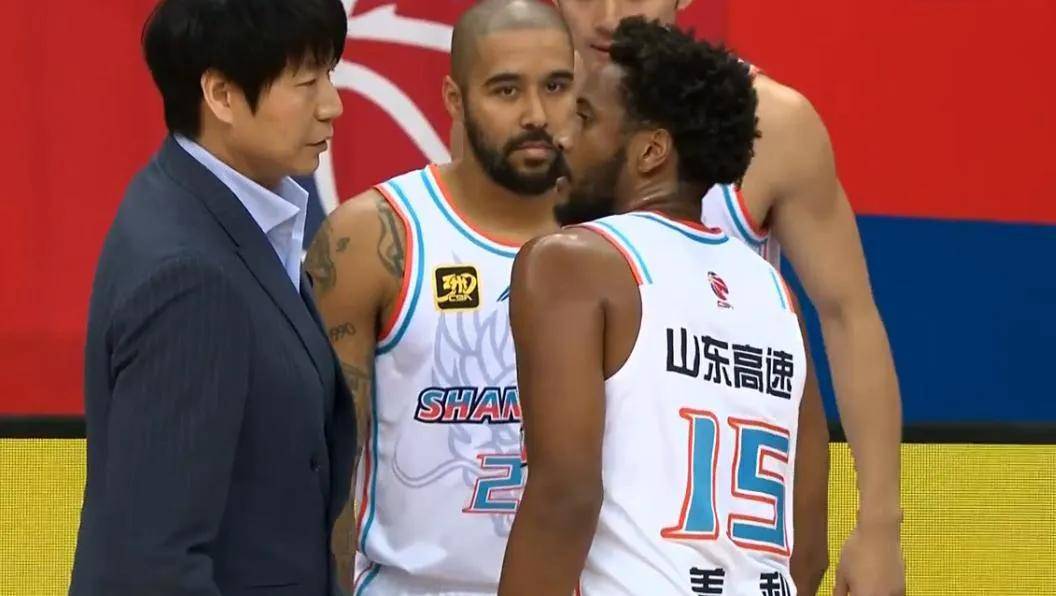 深圳马可波罗豪取胜利，队员表现抢眼