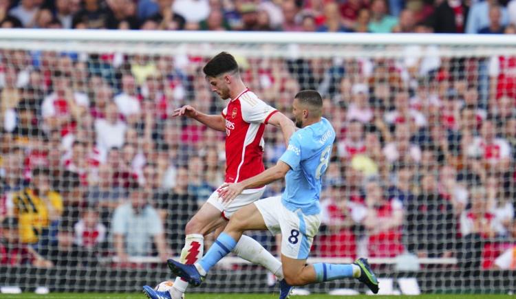 阿森纳中场传球连续,进攻火力不断 阿森纳中场传球连续,进攻火力不断