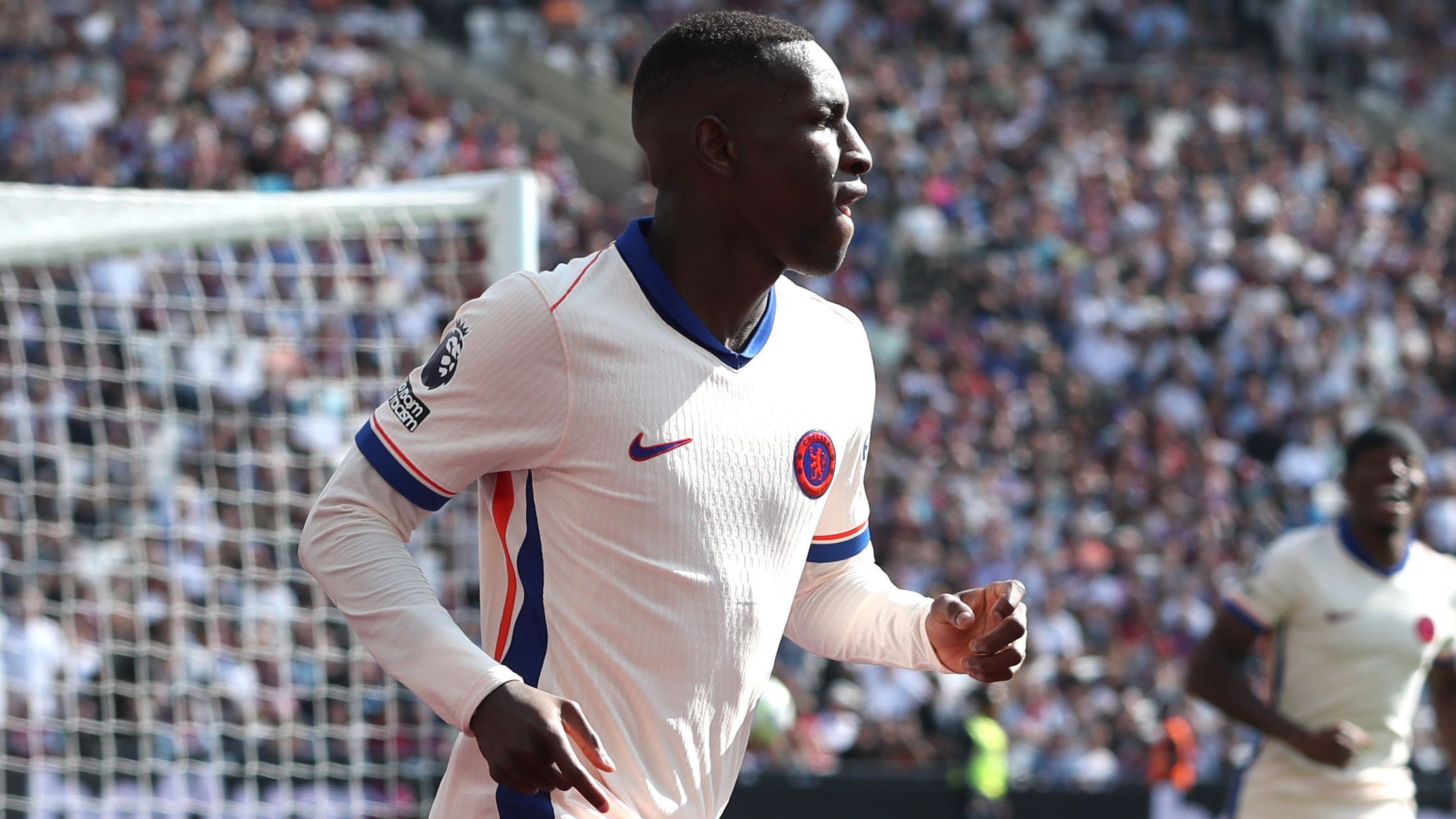 切尔西客场大胜,逆转取得宝贵三分 切尔西客场大胜,逆转取得宝贵三分