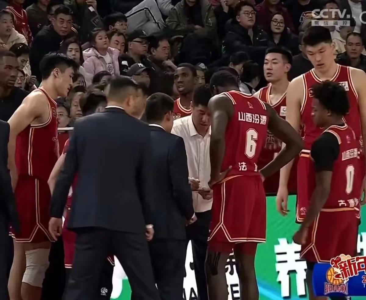 重庆队再遭败局,被山西男篮击垮 重庆队再遭败局,被山西男篮击垮