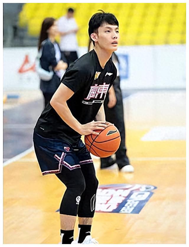 广州队以惊艳表现赢得最新比赛冠军 广州队以惊艳表现赢得最新比赛冠军