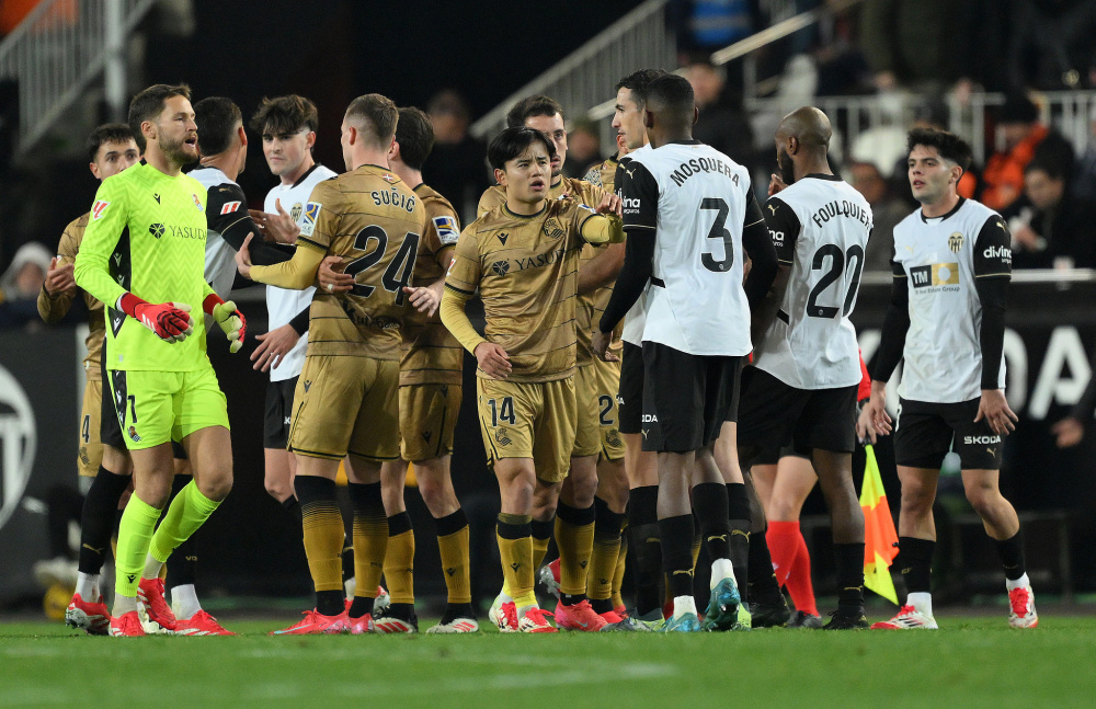 爱体育官方网站-瓦伦西亚球员面对不利形势迎难而上