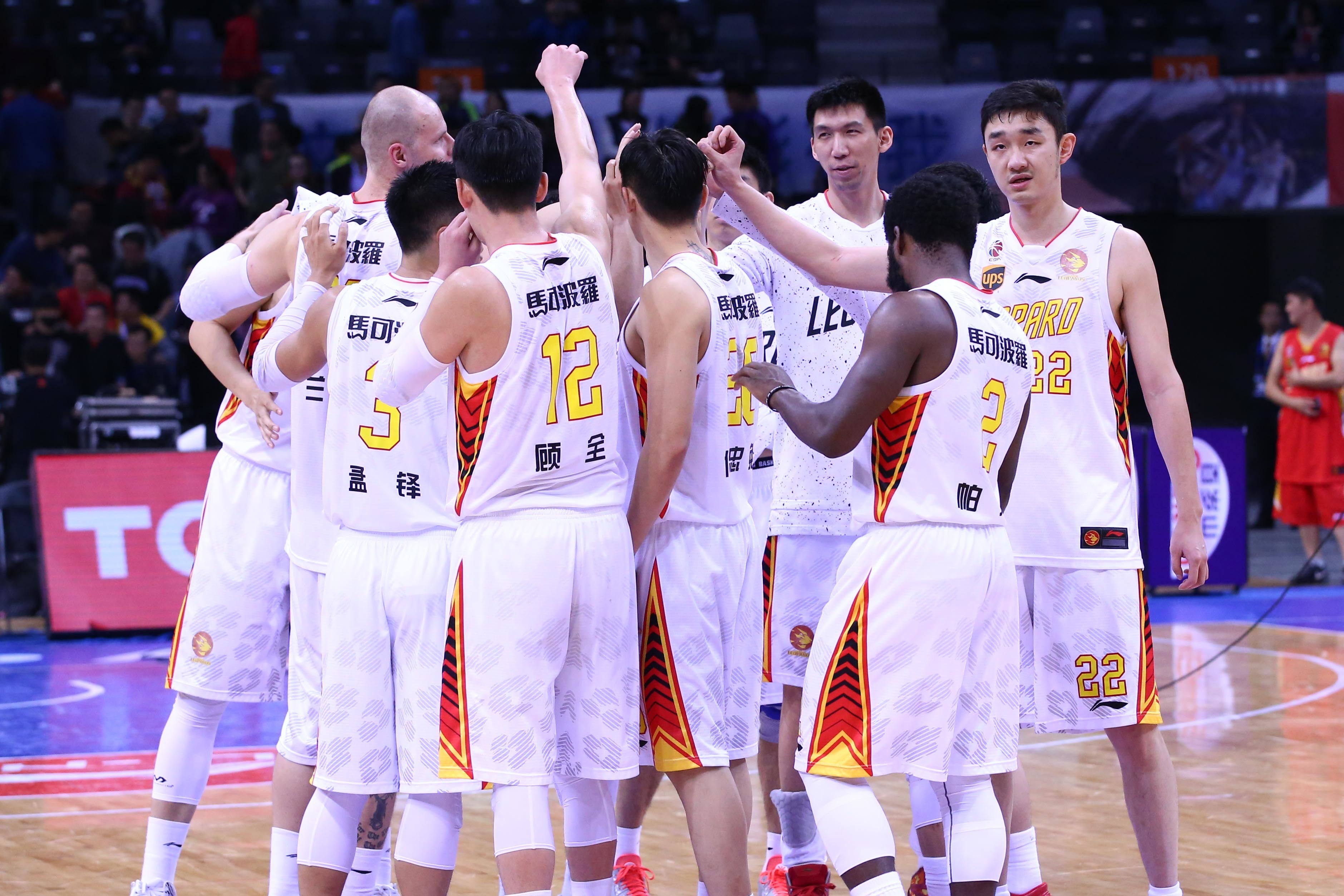 爱体育官方网站-球队前进不止,季后赛连胜逼近总冠军