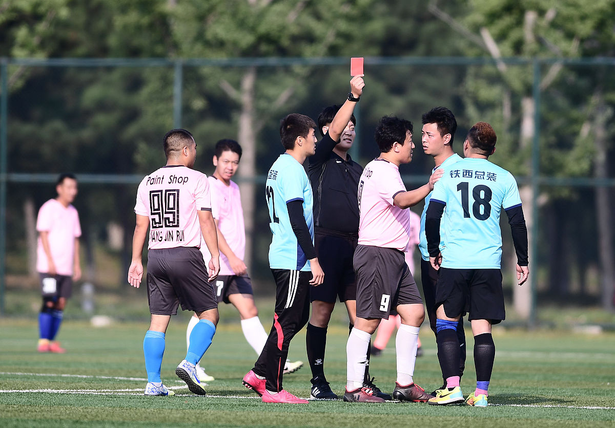 爱体育-国内足球巅峰对决现场,强者将逐鹿擂台