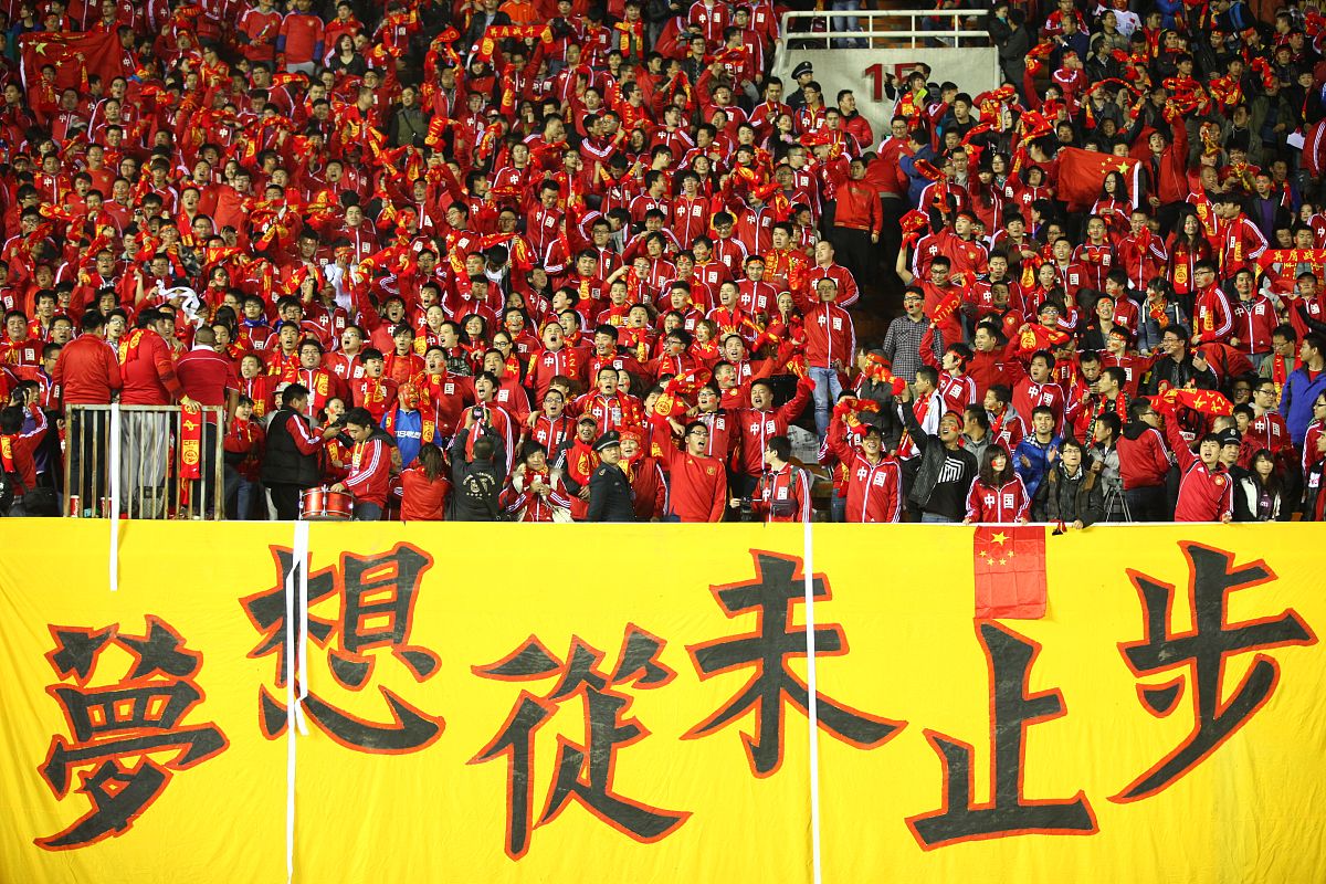 拼搏赛场上的英雄豪迈,为球队赢得胜利勇往直前 拼搏赛场上的英雄豪迈,为球队赢得胜利勇往直前