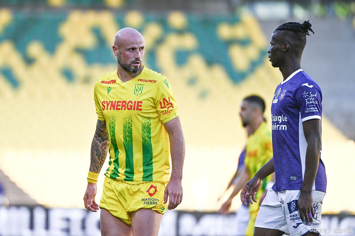 马赛后防失误频现，连续两场陷入失球困境