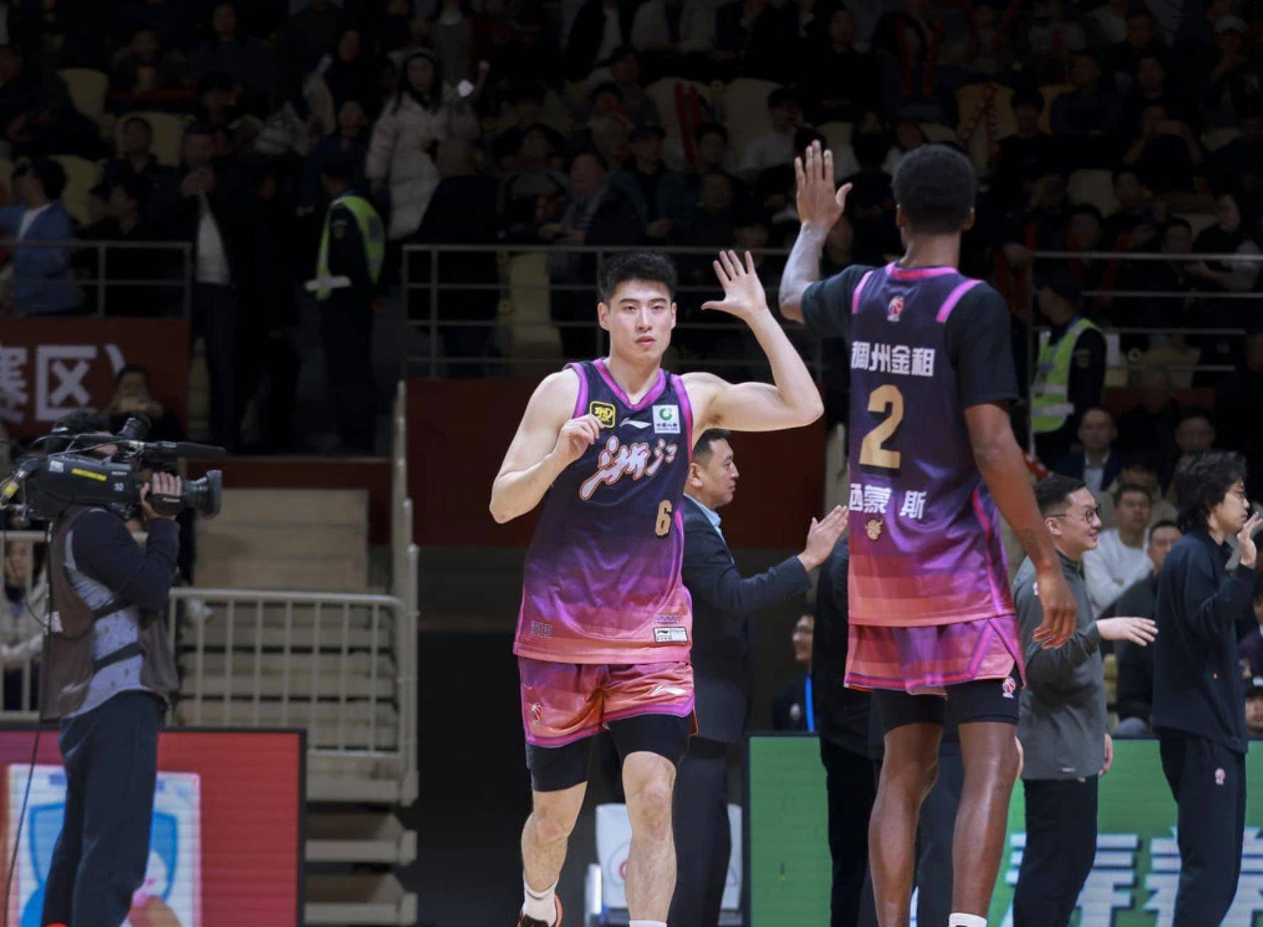 爱体育-布莱克浦击败劲敌,球队冲击前列