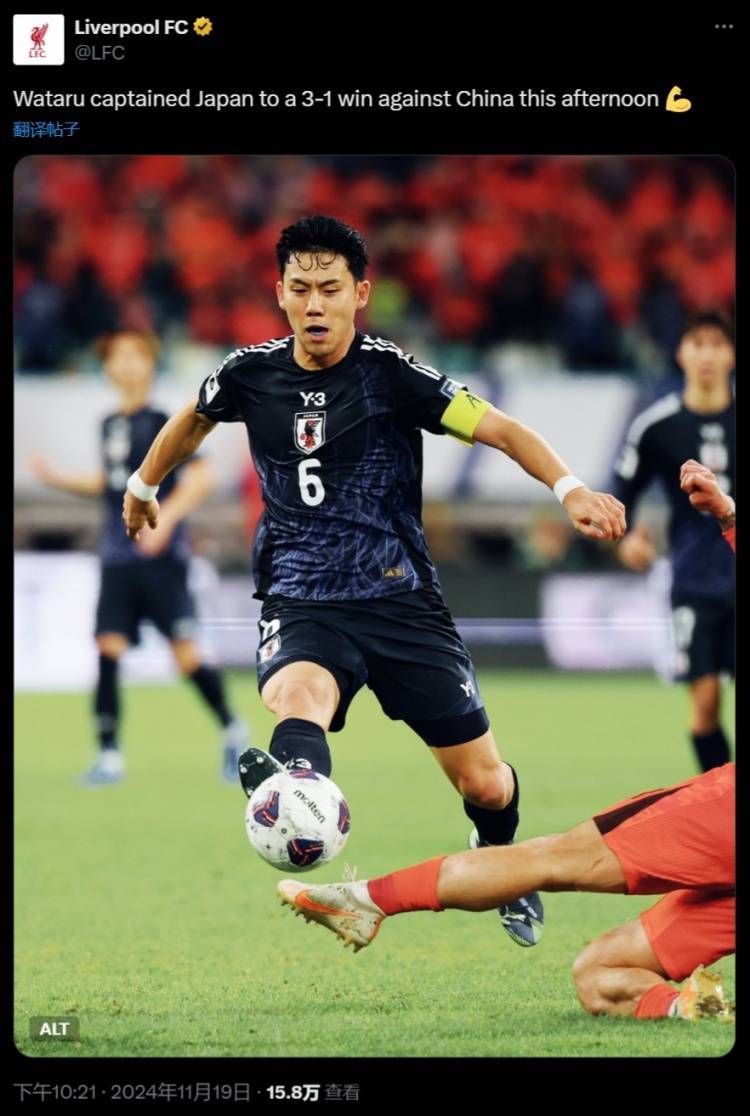 队长突然负伤,球队集体为其祝福 队长突然负伤,球队集体为其祝福