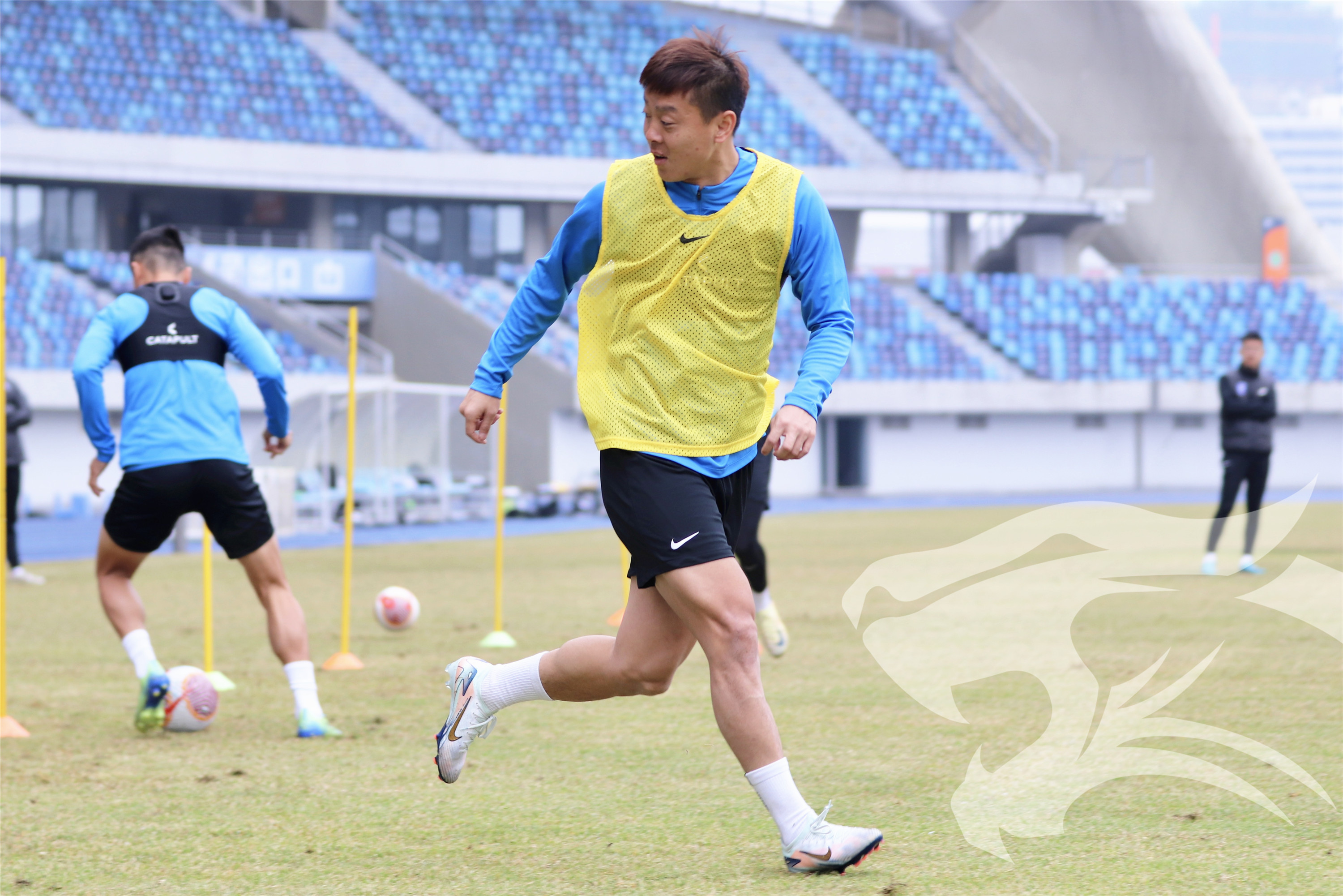 球队士气高昂,备战迎接亚洲足坛重要赛事 球队士气高昂,备战迎接亚洲足坛重要赛事