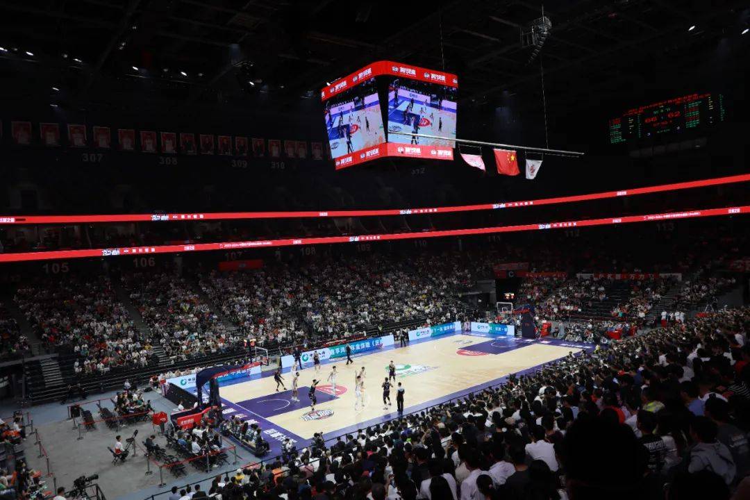 爱体育官网-主场助力正式启动,全新氛围引爆比赛现场