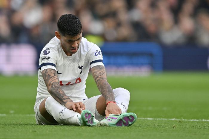 热刺后防不稳遭遇连败，球迷担心后劲不足